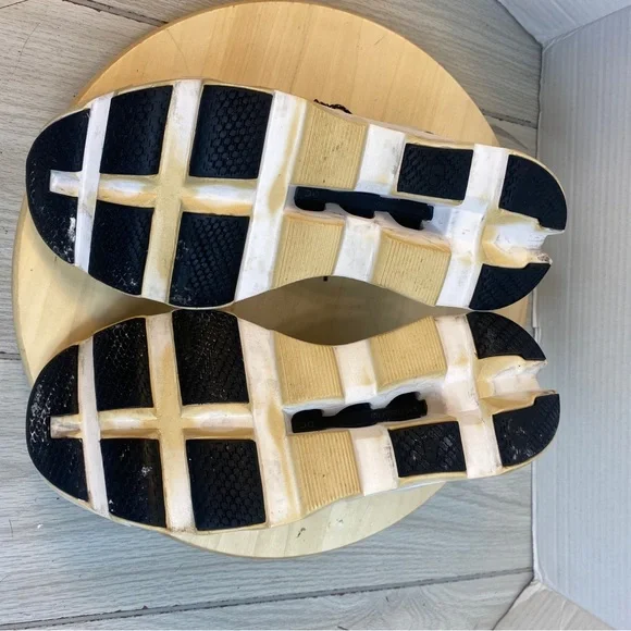 On Cloudmonster Men’s Gray/White Running Shoes, Size 11.5

Tbo#044 - Picture 8 of 8